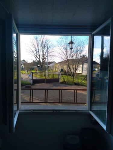 an open window with a view of a tennis court at Gîte la tourterelle in Rancy