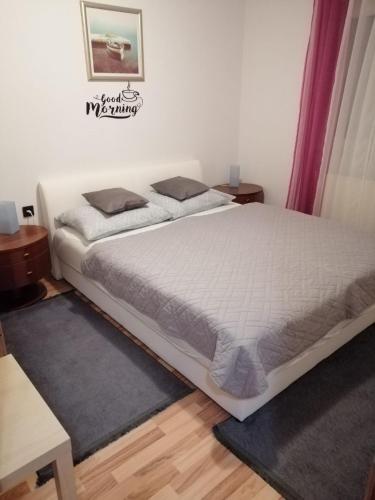 Ένα ή περισσότερα κρεβάτια σε δωμάτιο στο Apartman Trio Maksimir