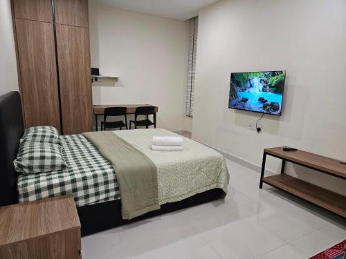 Ένα ή περισσότερα κρεβάτια σε δωμάτιο στο Cozy Cove 1, Kozi Square near General Hospital