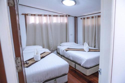 Katil atau katil-katil dalam bilik di ม่อนธารา รีสอร์ท