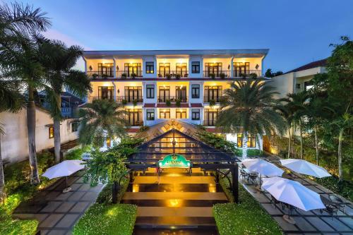 Bazén v ubytování Hadana Boutique Resort Hoi An nebo v jeho okolí