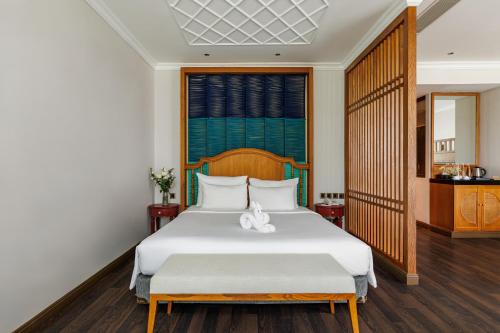 Postel nebo postele na pokoji v ubytování Hadana Boutique Resort Hoi An