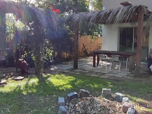 Taman di luar Bosque del Este