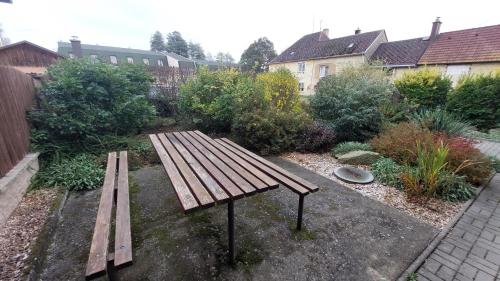 a wooden bench sitting in the middle of a garden at Penzion Staré Sedlo in Bor
