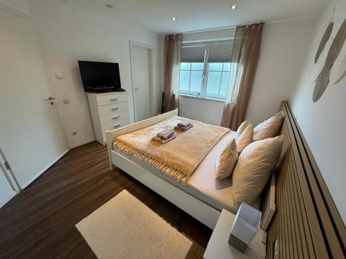 a bedroom with a large bed and a television at Fewo BOHO mit eigenem Garten nähe Salzburg in Freilassing