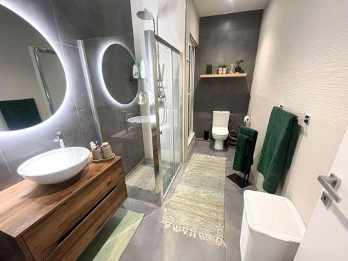 a bathroom with a sink and a shower and a toilet at Mellieha Spacious Apt back Terrace Prime Location in Mellieħa