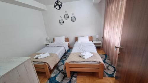 Llit o llits en una habitació de Apartment Chalovski
