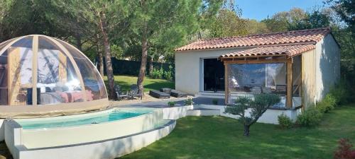 a house with a gazebo and a swimming pool at Le Clos FMR Insolite - "F"anny Carcassonne in Malves-en-Minervois