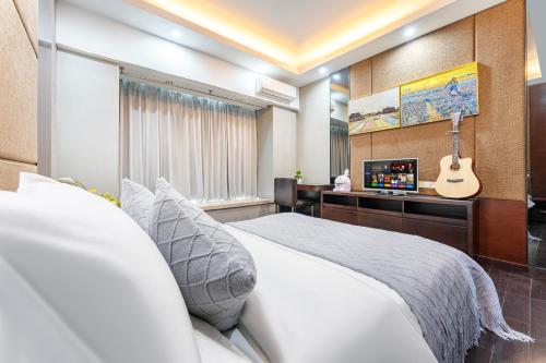 Ένα ή περισσότερα κρεβάτια σε δωμάτιο στο 广州家馨商务住宿（科汇金谷神州路地铁站店）