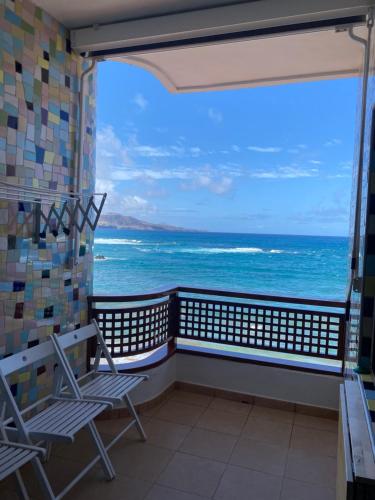 Estudio luminoso, primera línea de playa de las canteras