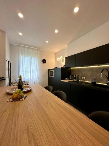 a kitchen with a large wooden table in a room at Villetta Risorgimento - 25 minutes from Venice in Mira