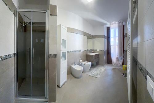 a bathroom with a shower and a toilet and a sink at La CASA al CENTRO in LʼAquila