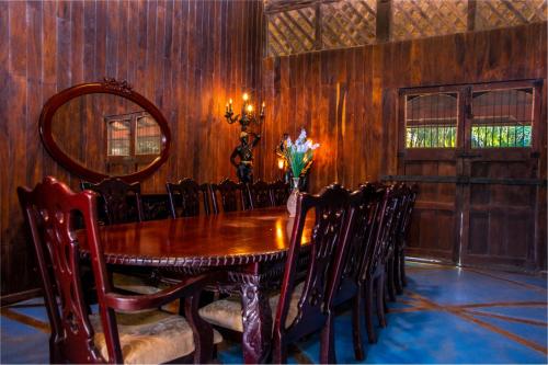 a wooden dining room with a wooden table and chairs at Casa Hacienda El Menco in Rivas