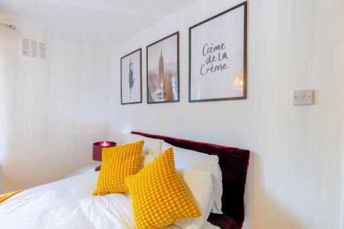 Ένα ή περισσότερα κρεβάτια σε δωμάτιο στο Opulent Heights
