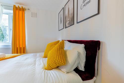Ένα ή περισσότερα κρεβάτια σε δωμάτιο στο Opulent Heights