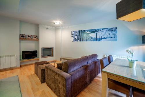 a living room with a couch and a table at Apartaments Superior in El Tarter