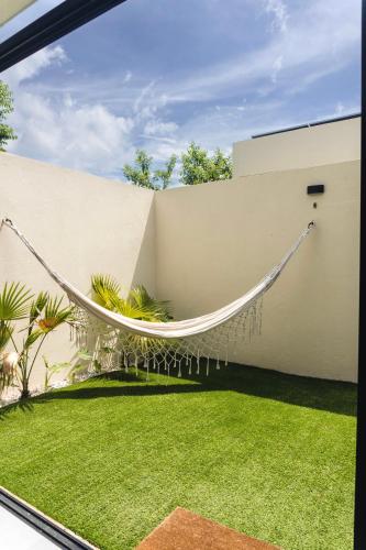 a hammock in the backyard of a house at Casa Ocaso in Palomino