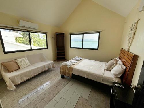 Postel nebo postele na pokoji v ubytování Casa Sirena - Habitaciones a orilla de la Laguna y Cenote Esmeralda