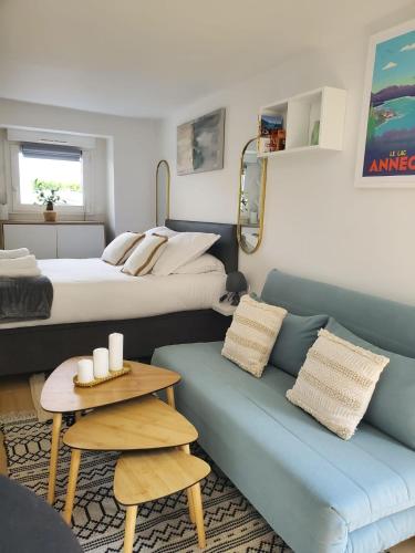 a living room with two beds and a couch at annecy poisy Studio a 9 minutes du lac Annecy in Poisy