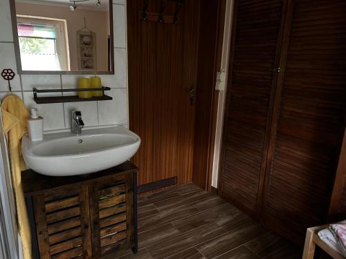 a bathroom with a white sink and a shower at Ferienhaus Zittau Oberlausitz & Ferienwohnung am Hamann Berg in Zittau