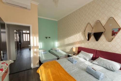 Postel nebo postele na pokoji v ubytování Camilla & Friends House