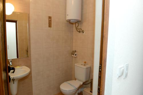 a small bathroom with a toilet and a sink at Diamond Kiten in Kiten