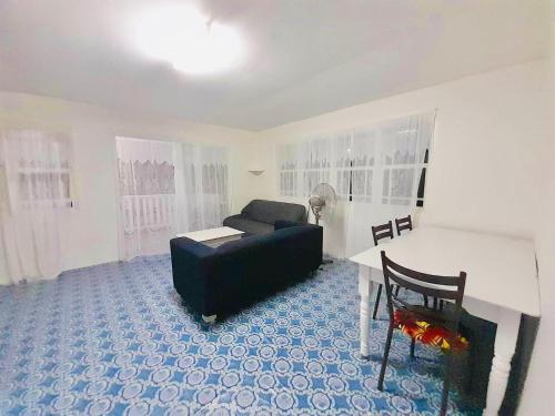 Posezení v ubytování Private Double Room - Horizon Tonga Cottage