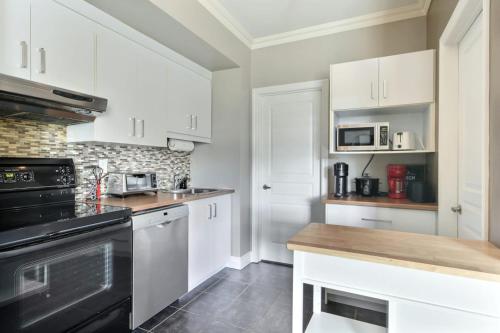 Кухня или мини-кухня в L'Artiste - Chic condo à Québec
