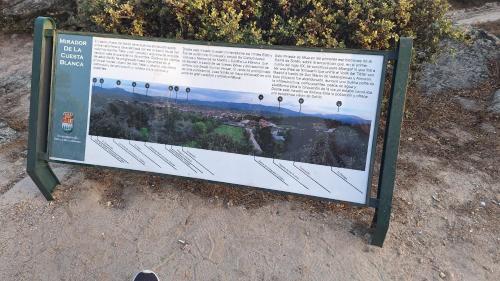 a sign on the side of a dirt road at El Zaguan in Sotillo de la Adrada