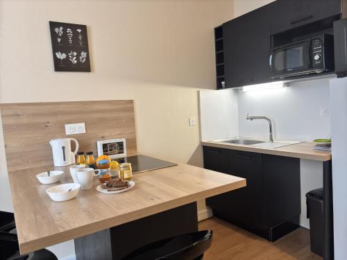 Photo de la galerie de l'établissement Le Puy de Dôme - 1 chambre - Clim, à Châtel-Guyon