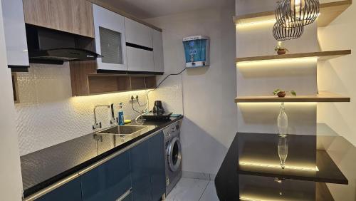 Η κουζίνα ή μικρή κουζίνα στο Luxury Apartment in Thiruvanthapuram City