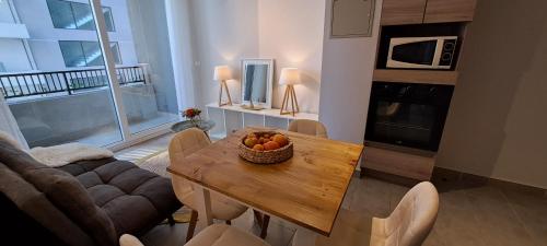 a living room with a table with a bowl of fruit on it at Montenegro 2 dormitorios in Temuco