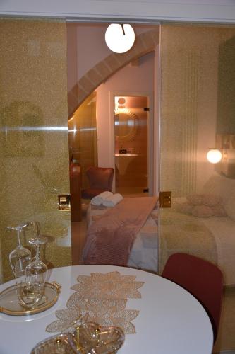 Postel nebo postele na pokoji v ubytování LOVELY & CHIC Rooms nei Sassi