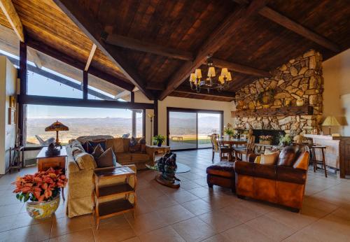 Ruang duduk di Highline Summit House
