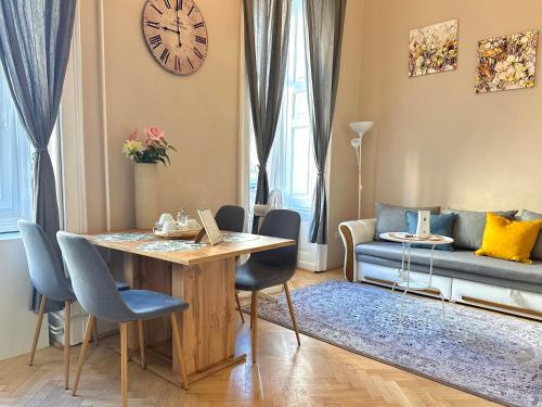 Budapest Palace Apartment - Palace District - Downtown