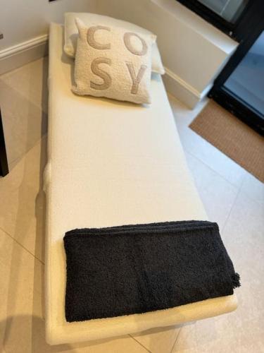 Chic Apartment E10 photo 30