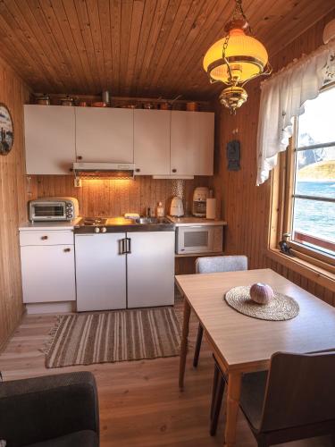 Una cocina o cocineta en Rostad Retro Rorbuer
