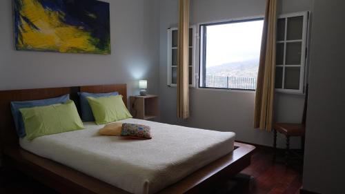 Postel nebo postele na pokoji v ubytování Quinta do Carmo house with View