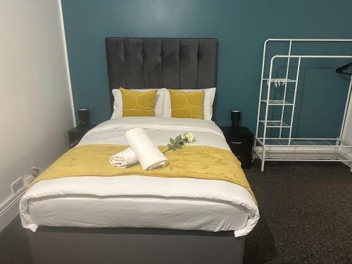 Katil atau katil-katil dalam bilik di The Kyoto House - Four Spacious Cosy Bedrooms I Netflix & Large Rooms
