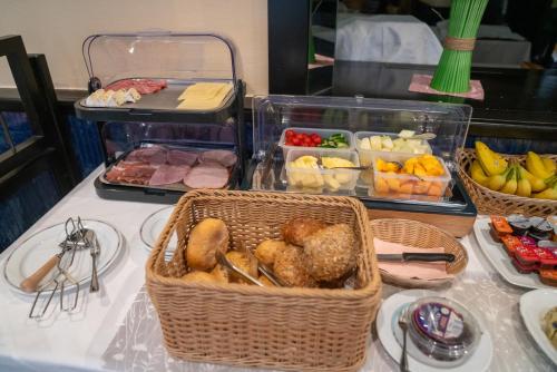 Jídlo v hotelu nebo okolí