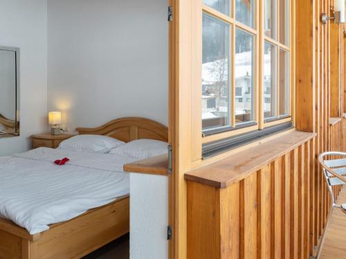 a bedroom with a bed and a window at Maxima - Ski in - Ski Out in Flecken