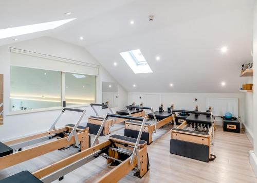 Fitness centrum a/nebo fitness zařízení v ubytování Knights Lodges