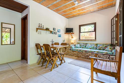 a living room with a table and a couch at Recanto das Palmeiras in Guarda do Embaú