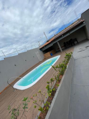 a large swimming pool in the yard of a house at Toca do Bola in Sao Jose do Rio Preto