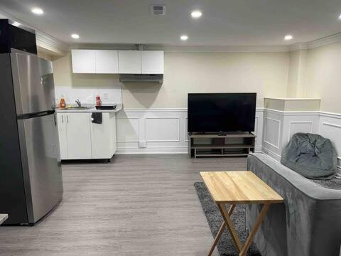 Η κουζίνα ή μικρή κουζίνα στο Full Privacy Entire basement,kitchen,1parking