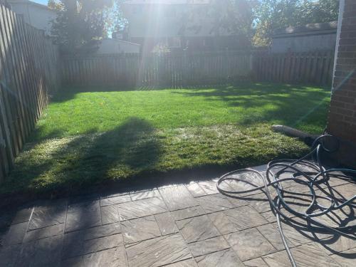 Κήπος έξω από το Full Privacy Entire basement,kitchen,1parking