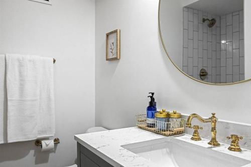 Koupelna v ubytování Boho Beauty Newly Remodeled 4BD 3 FULL BATH