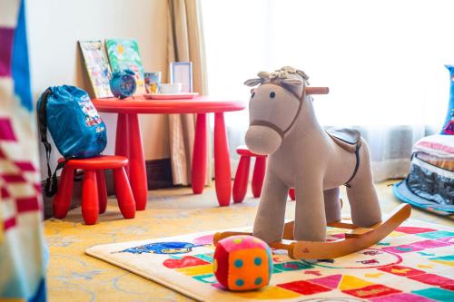 a toy horse on the floor next to a table at Shangri-La Guangzhou-Walking to Canton Fair Complex in Guangzhou
