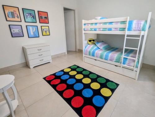 Laguna Oasis with Private Pool - 4 Bedrooms - 7 Beds - Next to Community Pool with Water Slideにあるベッド
