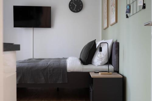 Ένα ή περισσότερα κρεβάτια σε δωμάτιο στο Schöne Apartments in der Innenstadt I home2share